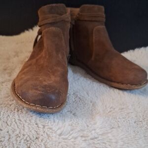 Born Tarkiln Boots 10/42